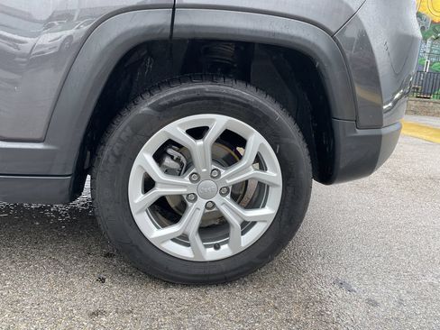 Used 2024 Jeep Compass Latitude AWD/4WD image 10