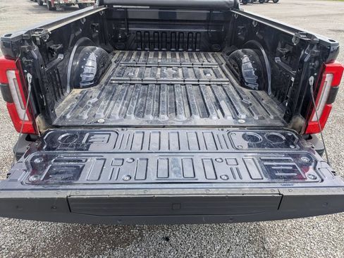 Used 2023 Ford F250 Platinum AWD/4WD image 7