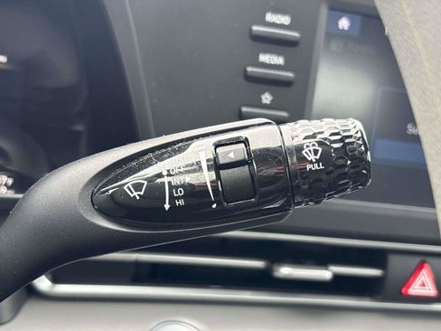 Used 2022 Hyundai Elantra SEL image 25