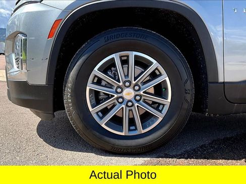 Used 2023 Chevrolet Traverse LT image 8