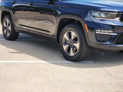 Used 2023 Jeep Grand Cherokee 4WD 4xe w/ Luxury Tech Group II image 11