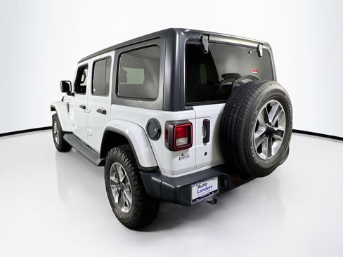 Used 2019 Jeep Wrangler Unlimited Sahara image 7