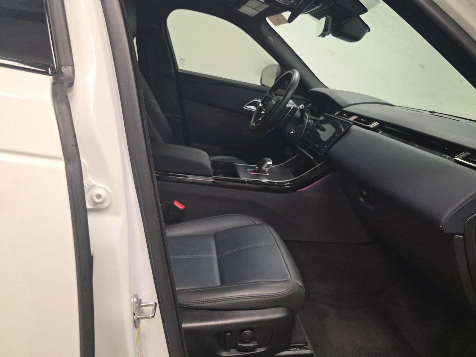 Used 2025 Land Rover Range Rover Velar Dynamic SE AWD/4WD image 7