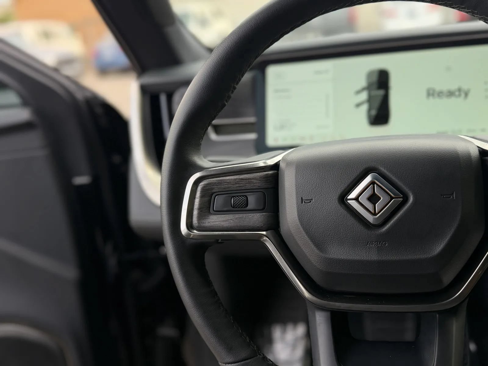 Used 2025 Rivian R1S Adventure Dual AWD/4WD image 24