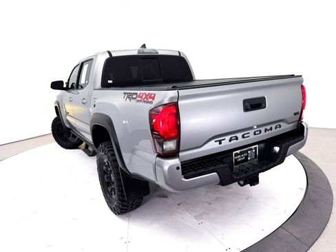 Used 2018 Toyota Tacoma TRD Off-Road w/ Technology Package AWD/4WD image 7