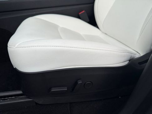 Used 2020 Tesla Model Y Long Range image 12