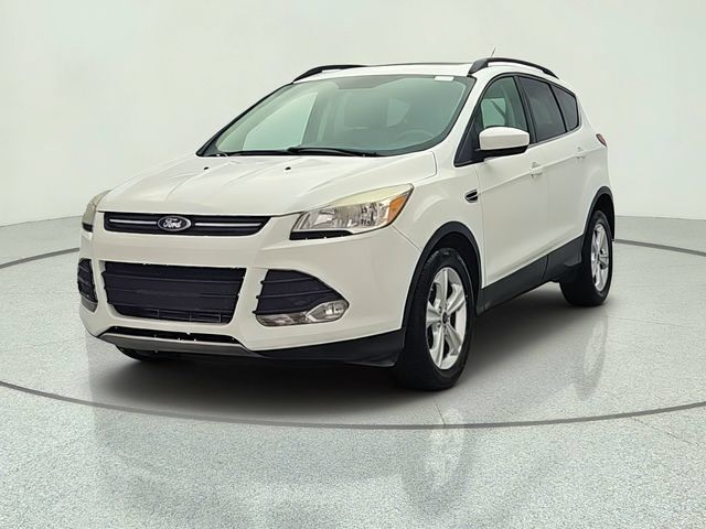 Used 2016 Ford Escape SE w/ Equipment Group 201A FWD image 2