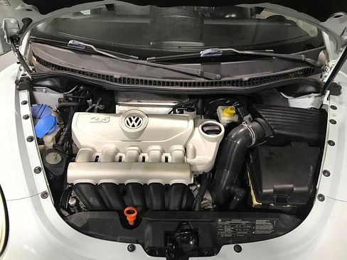 Used 2010 Volkswagen Beetle 2d Coupe Final Edition image 24