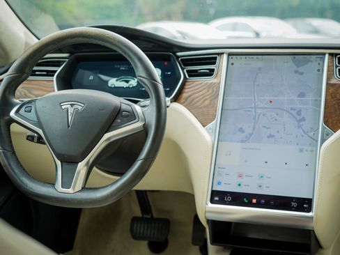 Used 2018 Tesla Model S 75D AWD/4WD image 10