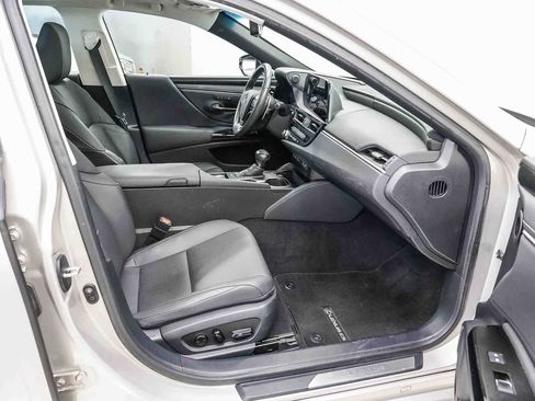 Used 2024 Lexus ES 350 w/ Premium Package FWD image 17