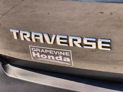 Used 2021 Chevrolet Traverse LT image 8