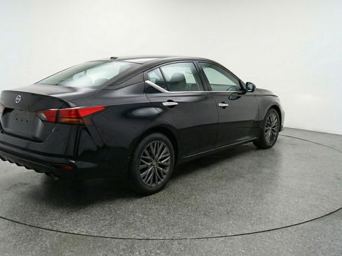 Used 2025 Nissan Altima 2.5 SV image 9