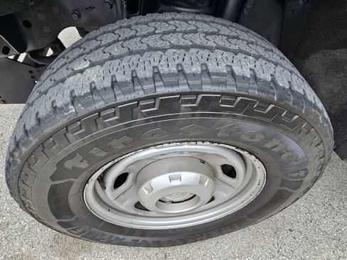 Used 2010 Ford F250 XL AWD/4WD image 10