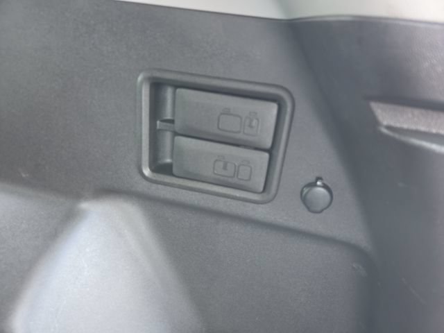 Used 2024 GMC Terrain SLE w/ LPO, Floor Liner Package FWD image 31