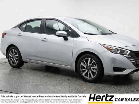 Used 2025 Nissan Versa SV image 1