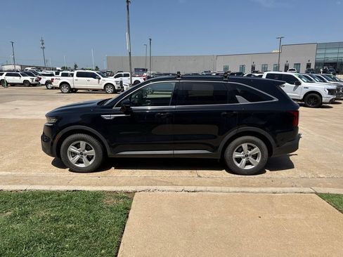 Used 2023 Kia Sorento LX FWD image 4