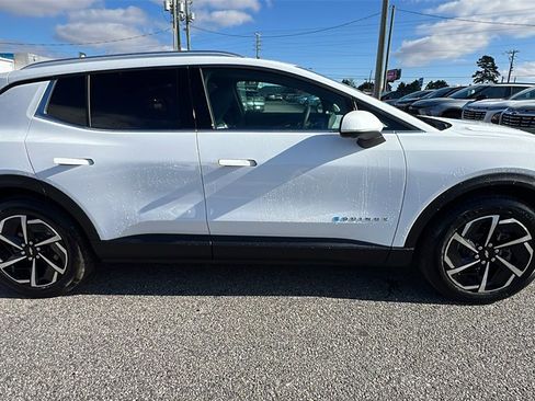 New 2026 Chevrolet Equinox EV LT image 4
