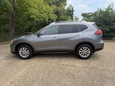 Used 2017 Nissan Rogue SV w/ SV Premium Package AWD/4WD image 6