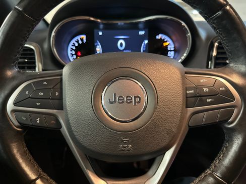 Used 2021 Jeep Grand Cherokee Laredo X image 23