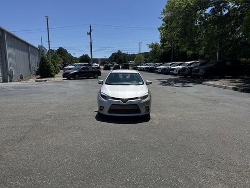 Used 2016 Toyota Corolla LE FWD image 2