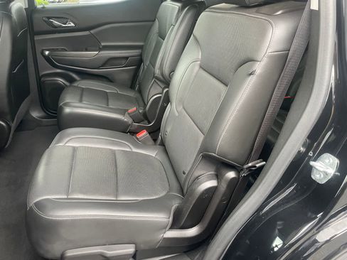 Used 2023 GMC Acadia SLT FWD image 18