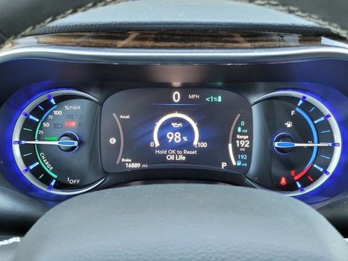 Used 2023 Chrysler Pacifica Limited image 15