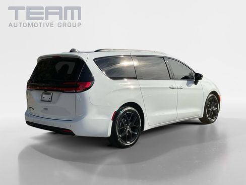 New 2026 Chrysler Pacifica Select w/ S Appearance Package image 7