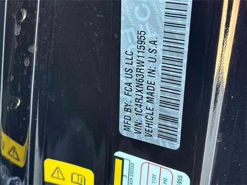 Used 2024 Jeep Wrangler Unlimited image 35