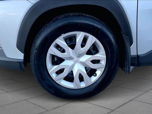 Used 2025 Toyota Corolla Cross L image 11