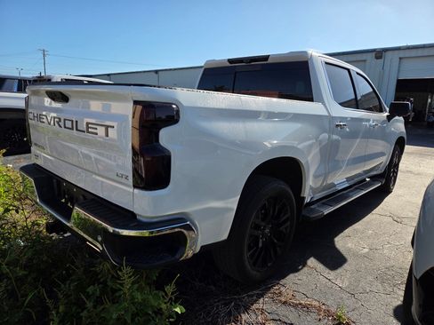 Used 2022 Chevrolet Silverado 1500 LTZ w/ LTZ Premium Package AWD/4WD image 3