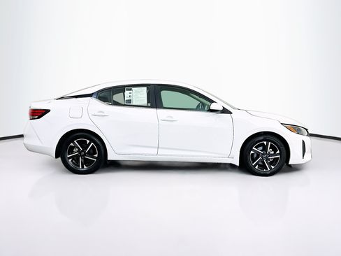 Used 2024 Nissan Sentra SV FWD image 10