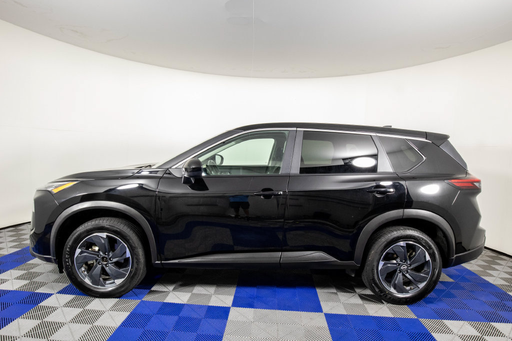 Used 2025 Nissan Rogue SV FWD image 9
