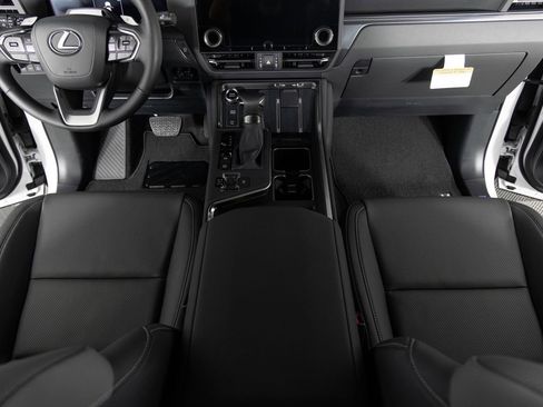 Used 2026 Lexus GX 550 w/ Cold Area Package image 23