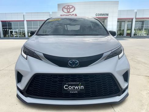 Used 2021 Toyota Sienna XSE FWD image 8