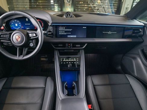 New 2024 Porsche Macan 4 Electric image 15