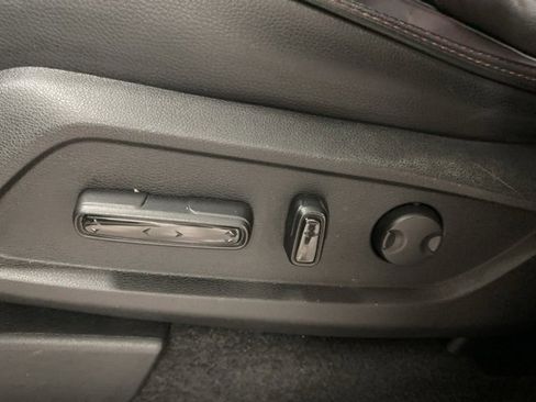 Used 2025 Honda Pilot Black Edition image 17