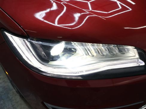 Used 2019 Lincoln MKZ Reserve FWD image 25
