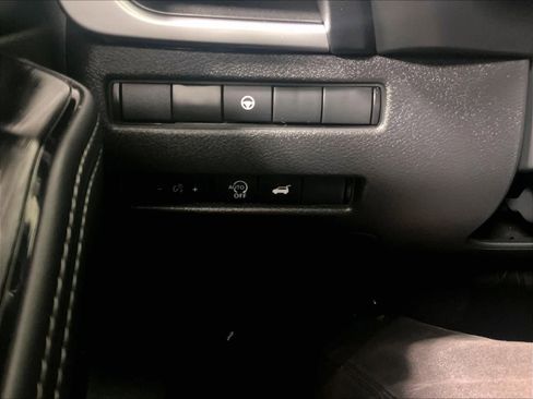 Used 2025 Nissan Rogue SV image 26