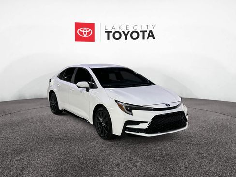 Used 2025 Toyota Corolla SE image 10