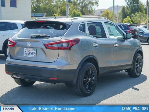 Used 2021 Nissan Rogue Sport SV AWD/4WD image 9