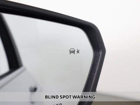 Used 2023 Chevrolet Equinox LT image 4