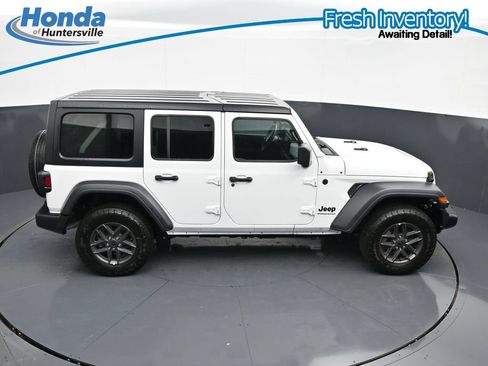 Used 2025 Jeep Wrangler Unlimited Sport AWD/4WD image 24