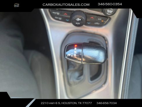 Used 2020 Dodge Challenger SXT w/ Blacktop Package image 10