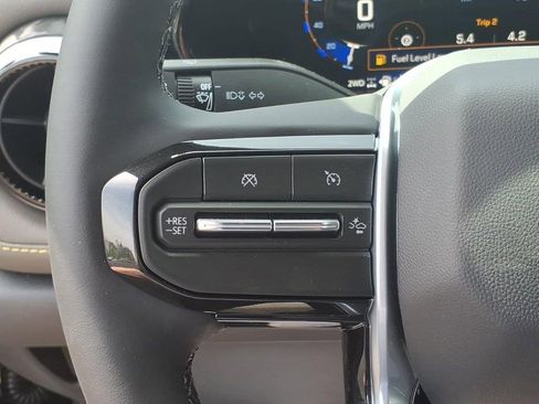 New 2026 Chevrolet Colorado ZR2 w/ Technology Package AWD/4WD image 17