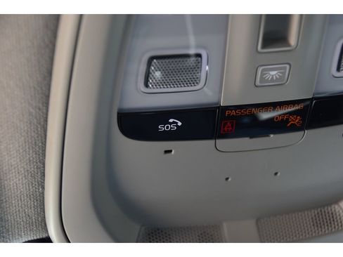 Certified 2025 Volvo XC40 B5 Ultra w/ Protection Package Premier image 38