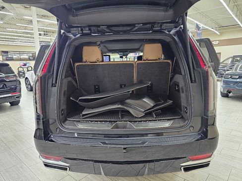 Used 2021 Cadillac Escalade Premium Luxury RWD image 13