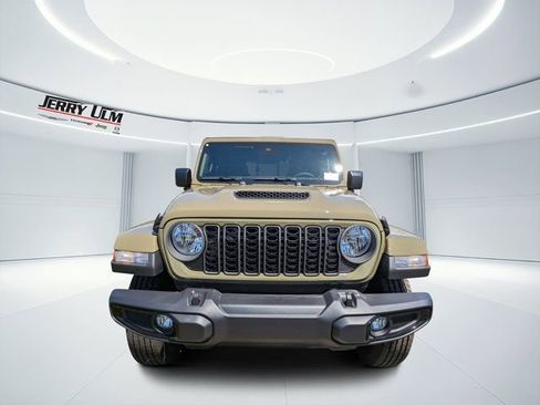 New 2025 Jeep Gladiator Sport image 7