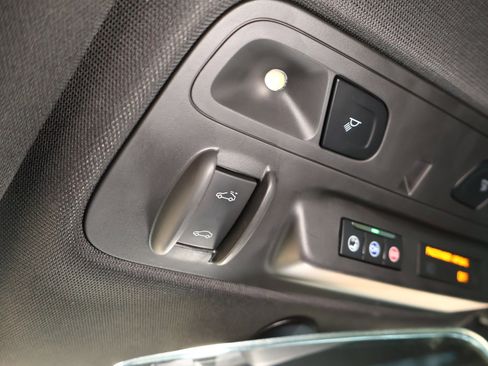 Used 2020 Chevrolet Camaro LT image 19