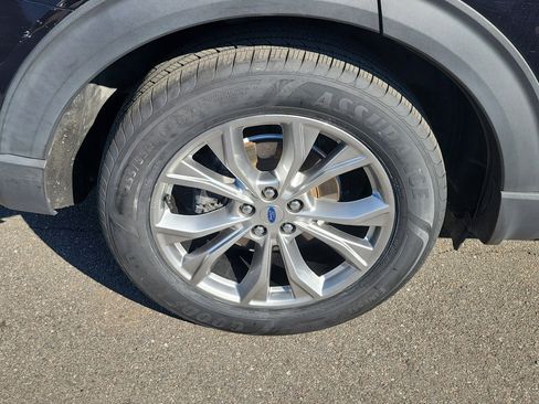 Used 2020 Ford Explorer XLT w/ Equipment Group 202A image 41