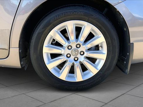 Used 2011 Toyota Sienna Limited image 10
